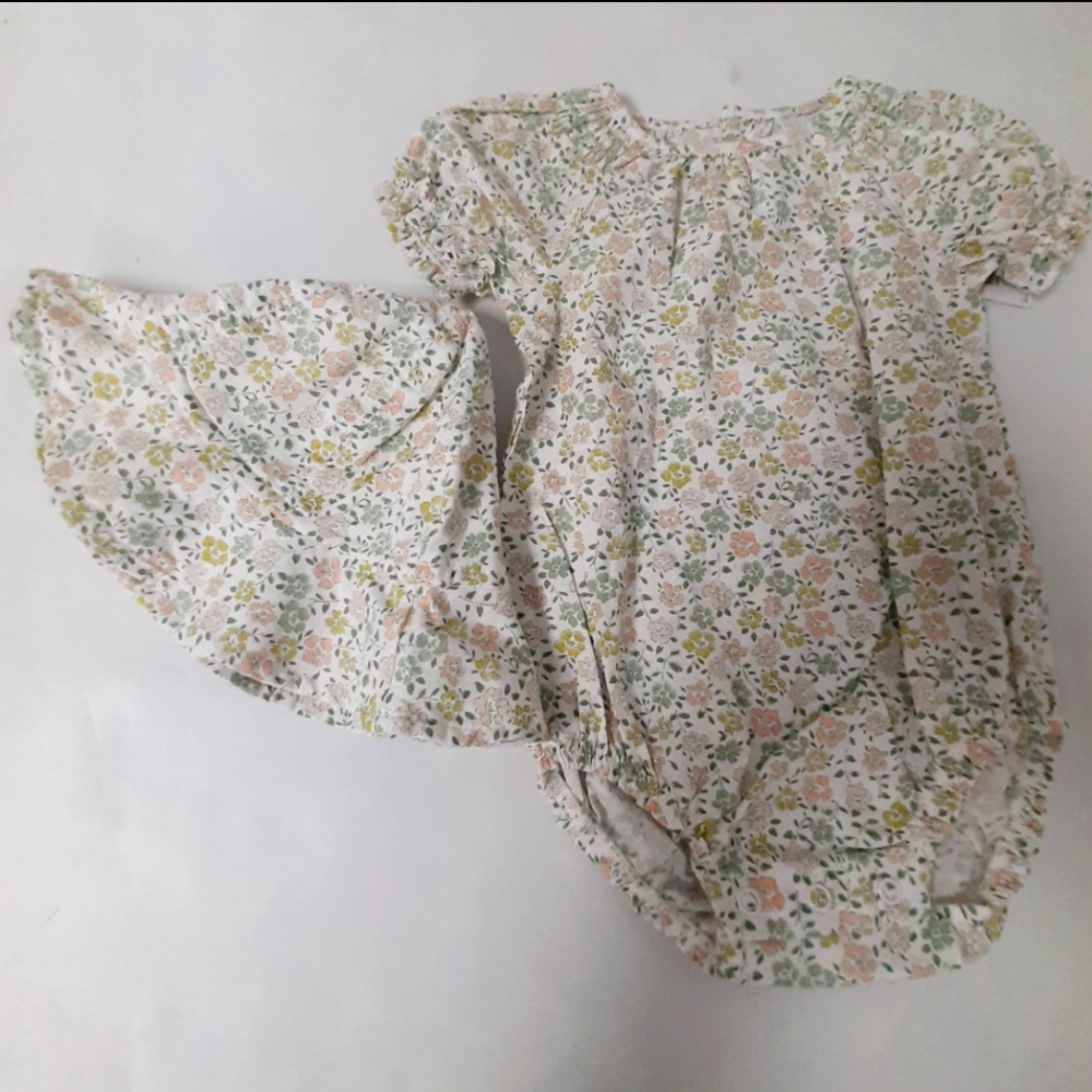 Carters Bodysuit with hat